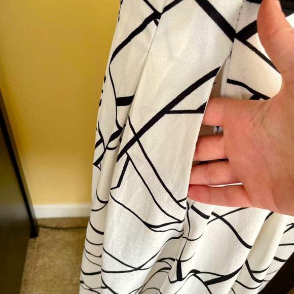 Business Casual Geometric Dress w/ Pockets - Picture 3 of 5